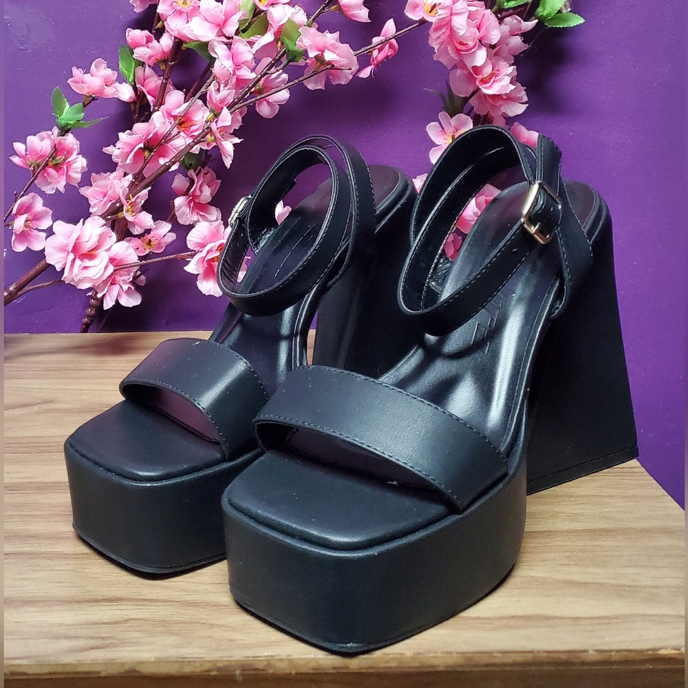 Black chunky platform heel sandals